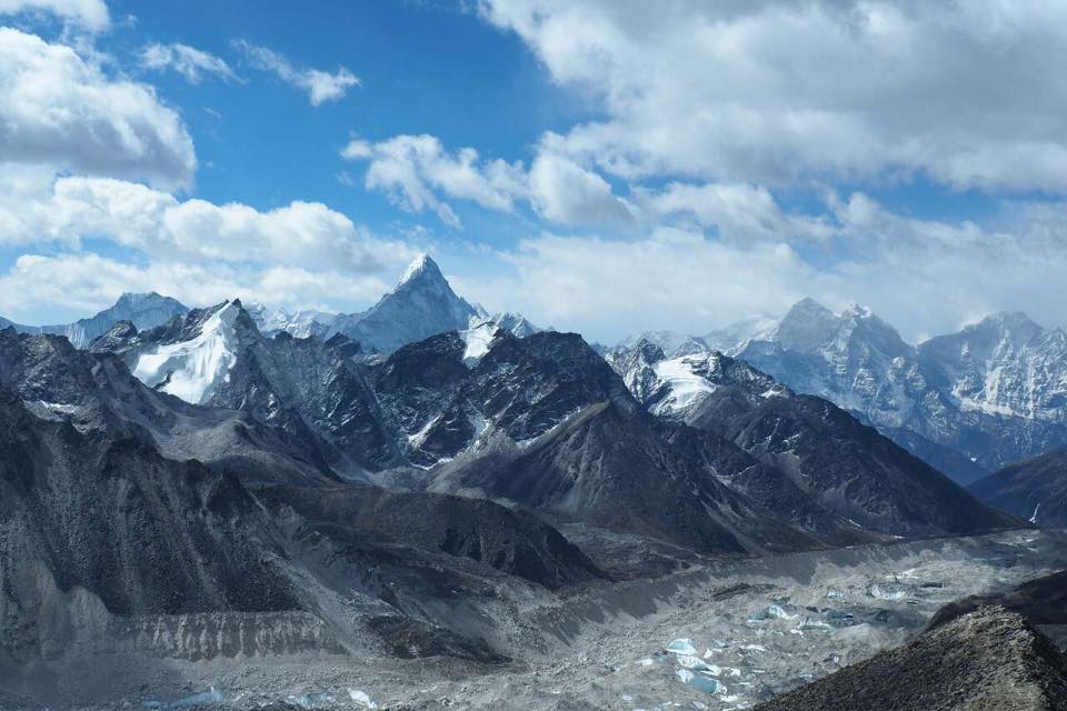 climbing mount everest